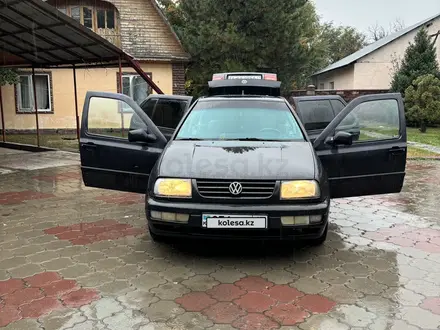 Volkswagen Vento 1995 года за 1 000 000 тг. в Алматы – фото 10