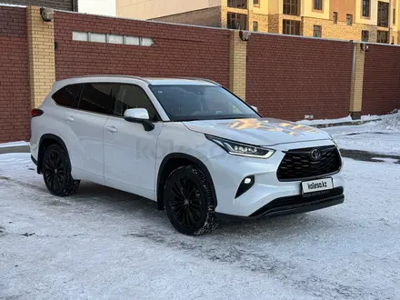 Toyota Highlander 2022 года за 23 500 000 тг. в Астана