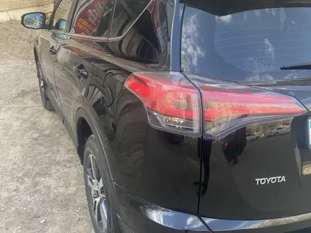 Toyota RAV4 2018 года за 13 200 000 тг. в Актобе – фото 7