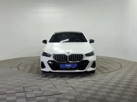 BMW 530 2024 года за 36 980 000 тг. в Алматы – фото 2