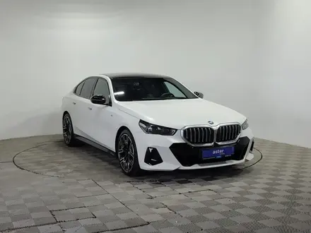 BMW 530 2024 года за 36 980 000 тг. в Алматы – фото 3