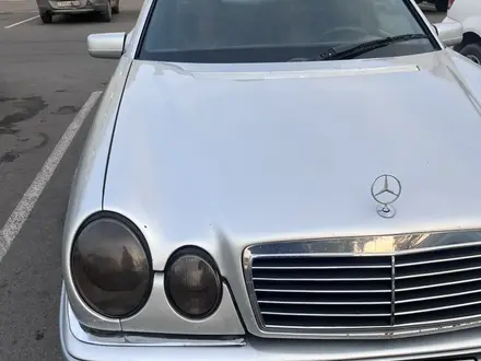 Mercedes-Benz E 320 1997 года за 3 500 000 тг. в Алматы