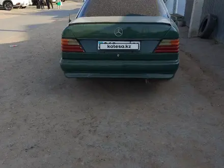 Mercedes-Benz E 200 1993 года за 900 000 тг. в Павлодар – фото 3