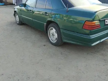Mercedes-Benz E 200 1993 года за 900 000 тг. в Павлодар – фото 4
