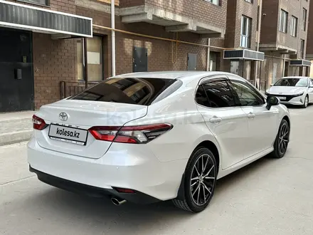 Toyota Camry 2023 года за 15 500 000 тг. в Атырау – фото 3