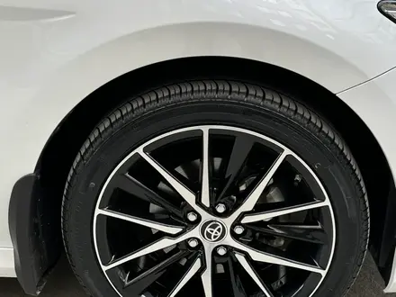 Toyota Camry 2023 года за 15 500 000 тг. в Атырау – фото 9