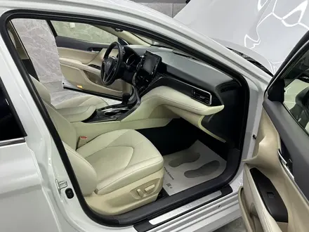 Toyota Camry 2023 года за 15 500 000 тг. в Атырау – фото 16