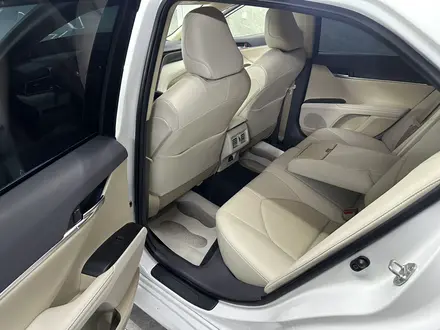 Toyota Camry 2023 года за 15 500 000 тг. в Атырау – фото 18