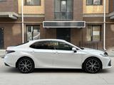 Toyota Camry 2023 годаfor15 500 000 тг. в Атырау – фото 2