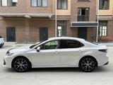 Toyota Camry 2023 годаfor15 500 000 тг. в Атырау – фото 5