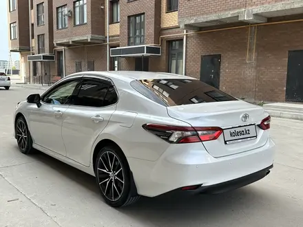 Toyota Camry 2023 года за 15 500 000 тг. в Атырау – фото 6