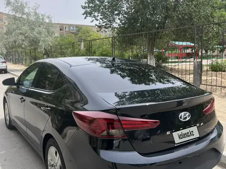 Hyundai Elantra 2019 года за 5 700 000 тг. в Актау – фото 2