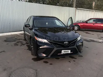 Toyota Camry 2018 года за 9 000 000 тг. в Уральск