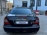 Mercedes-Benz E 500 2007 годаүшін7 800 000 тг. в Актобе – фото 3