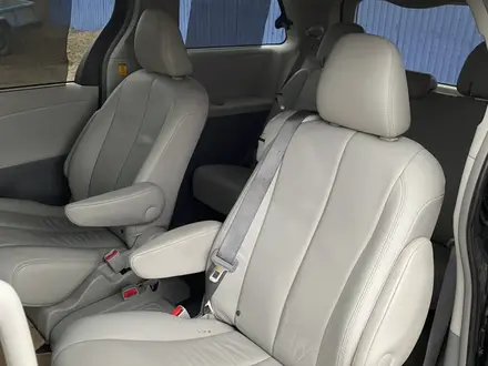 Toyota Sienna 2013 года за 9 000 000 тг. в Атырау – фото 12