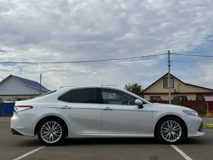 Toyota Camry 2018 года за 15 300 000 тг. в Уральск – фото 12