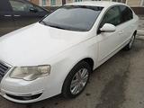 Volkswagen Passat 2010 годаfor5 200 000 тг. в Атырау – фото 3