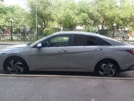 Hyundai Elantra 2023 года за 10 200 000 тг. в Алматы – фото 2