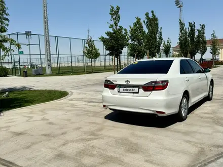 Toyota Camry 2017 года за 12 700 000 тг. в Актобе – фото 3