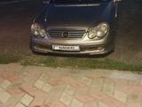 Mercedes-Benz C 230 2003 года за 2 500 000 тг. в Уральск – фото 2