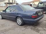 Mercedes-Benz E 320 1993 года за 1 500 000 тг. в Алматы