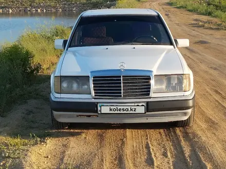 Mercedes-Benz E 230 1992 года за 1 600 000 тг. в Караганда – фото 4