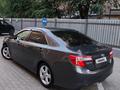 Toyota Camry 2014 года за 6 500 000 тг. в Актобе – фото 15