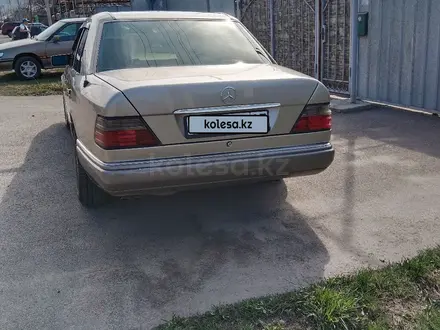 Mercedes-Benz E 200 1993 года за 2 600 000 тг. в Талгар – фото 3