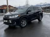 Toyota Highlander 2017 года за 18 800 000 тг. в Алматы – фото 2