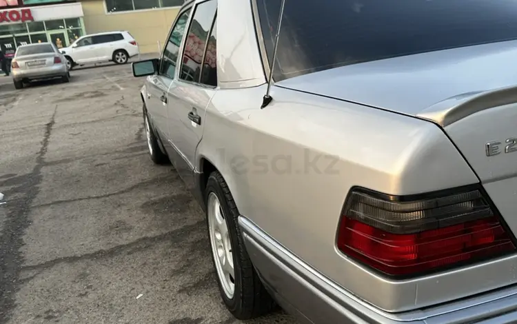 Mercedes-Benz E 280 1994 года за 1 900 000 тг. в Алматы