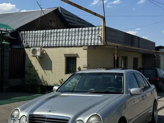 Mercedes-Benz E 320