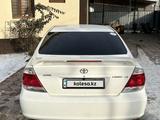 Toyota Camry 2004 года за 8 000 000 тг. в Алматы – фото 2