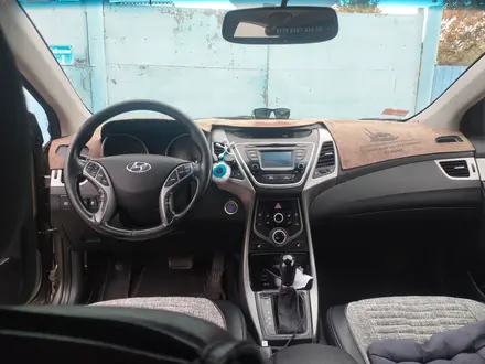Hyundai Elantra 2016 года за 4 100 000 тг. в Атырау – фото 13