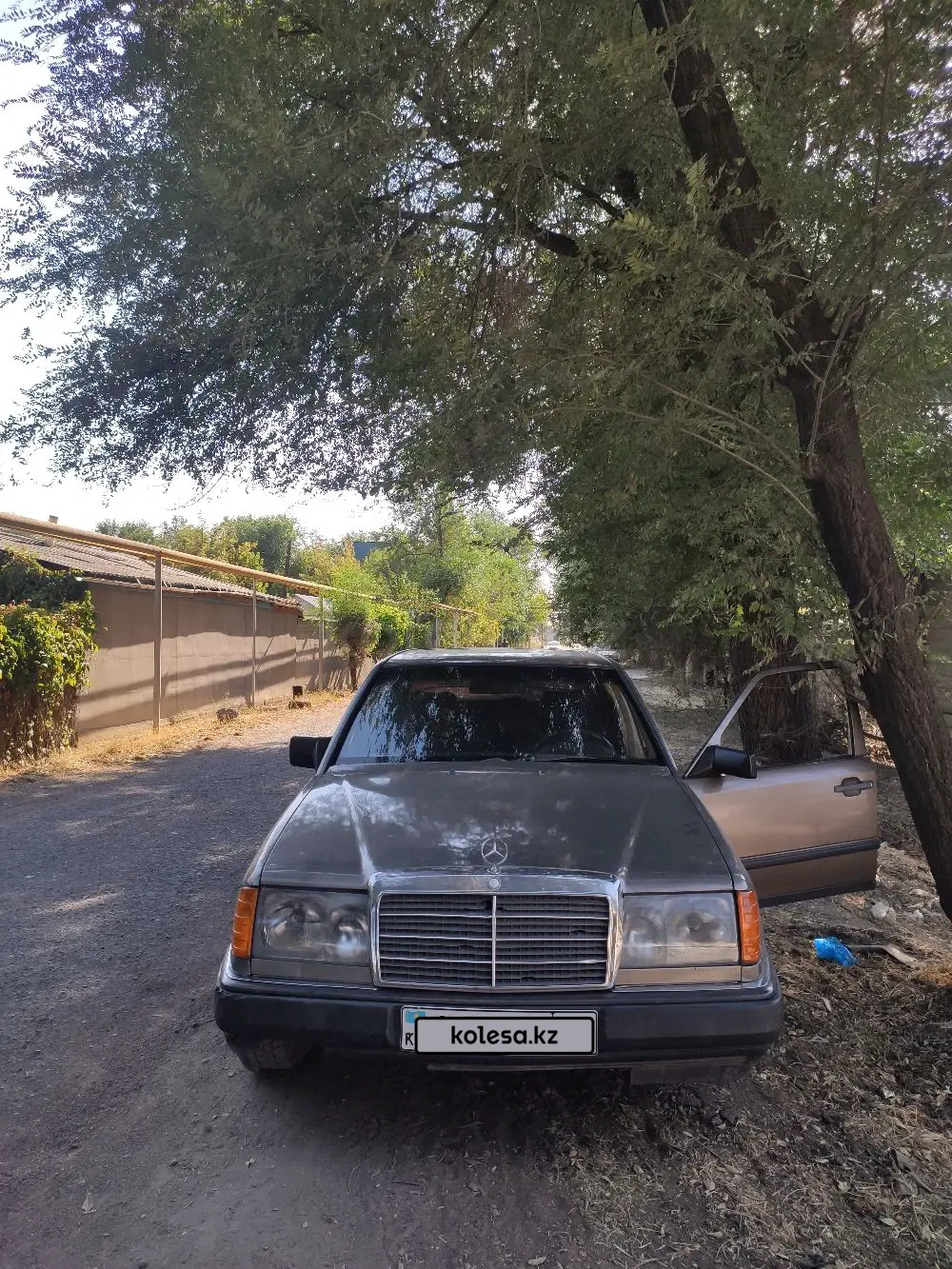Mercedes-Benz E-Class, 1989