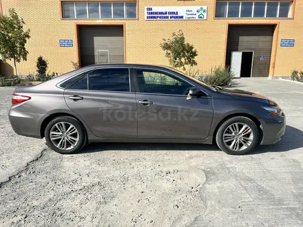 Toyota Camry 2015 года за 7 500 000 тг. в Атырау – фото 2