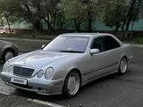 Mercedes-Benz E 240 2000 года за 4 700 000 тг. в Атырау