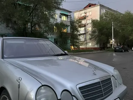 Mercedes-Benz E 240 2000 года за 4 700 000 тг. в Атырау – фото 3