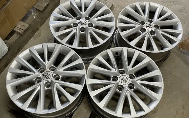 Диски Toyota Camry 55 оригинал за 250 000 тг. в Актобе
