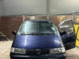 Volkswagen Sharan 1996 года за 1 600 000 тг. в Алматы