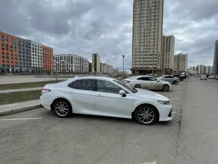 Toyota Camry 2019 года за 12 700 000 тг. в Астана – фото 3