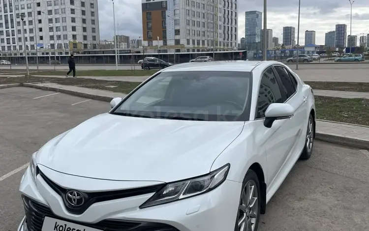 Toyota Camry 2019 года за 12 700 000 тг. в Астана