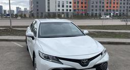 Toyota Camry 2019 года за 13 200 000 тг. в Астана – фото 2