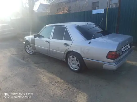 Mercedes-Benz E 280 1990 года за 1 600 000 тг. в Кызылорда – фото 4