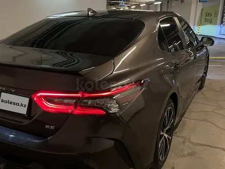 Toyota Camry 2020 года за 13 500 000 тг. в Алматы – фото 10