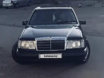 Mercedes-Benz E 220 1993 года за 1 600 000 тг. в Мерке – фото 2