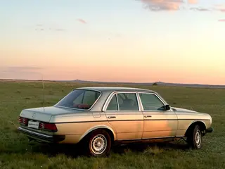 Mercedes-Benz E 230