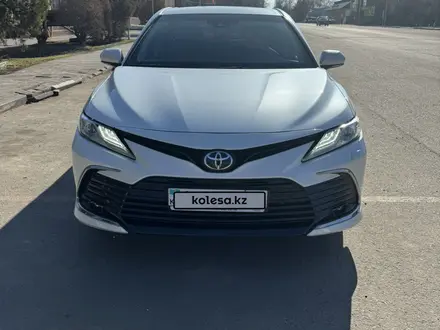 Toyota Camry 2021 года за 17 400 000 тг. в Алматы