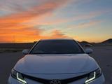 Toyota Camry 2018 года за 12 200 000 тг. в Актау