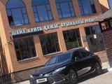 Toyota Camry 2021 года за 17 100 000 тг. в Астана