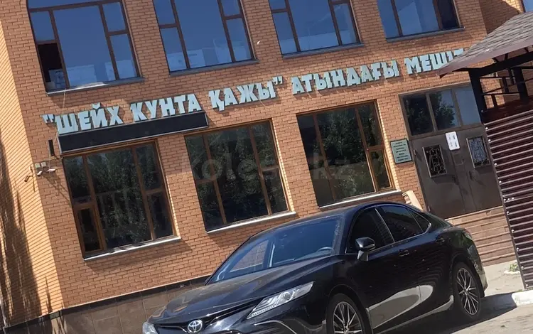 Toyota Camry 2021 года за 17 100 000 тг. в Астана